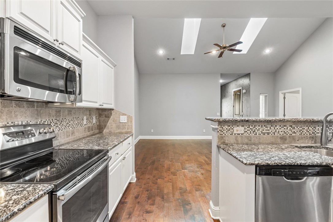 Three Oaks Townhomes - Residential