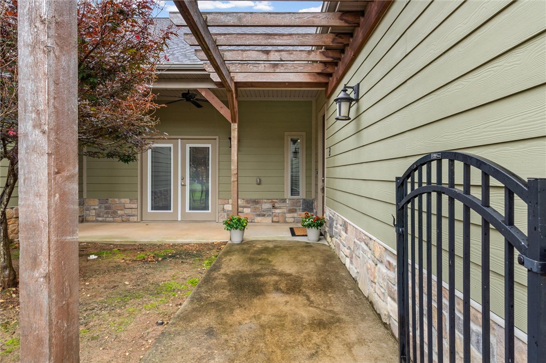 Three Oaks Townhomes - Residential