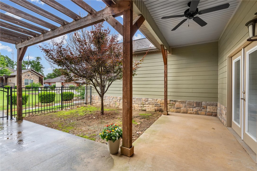 Three Oaks Townhomes - Residential