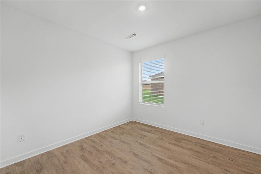 Wagon Wheel Crossing - Residential Lease