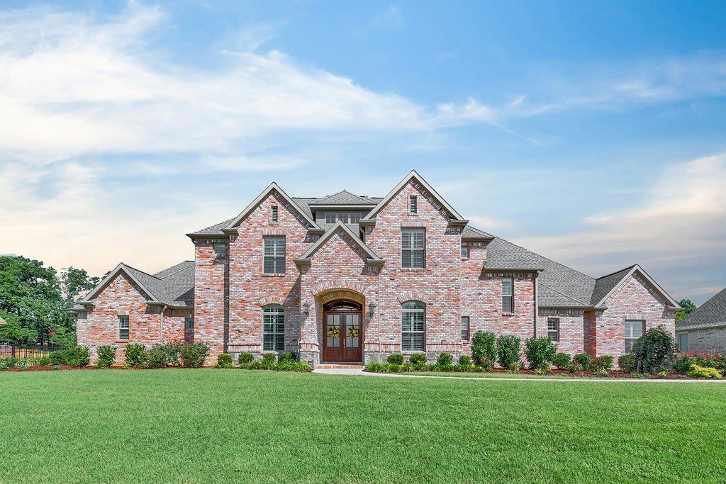 Custom build by RSJ, with over the top finishes such as Currey & Co. lighting, plantation shutters, beautiful hardwood floors, wood beams and beautiful neutral colors that give just enough contrast to make it interesting! Feels like walking through a magazine! Fully irrigated yard, central vac., covered patio, walk in pantry, good storage, large laundry with sink and so much more!