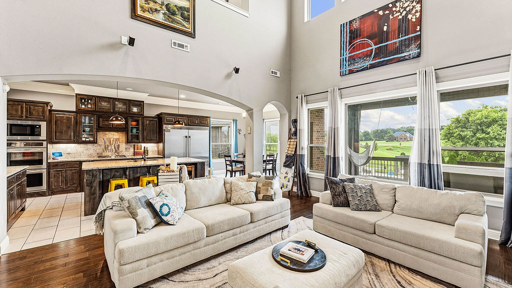 Soaring Hawk Sub Cave Spgs - Residential