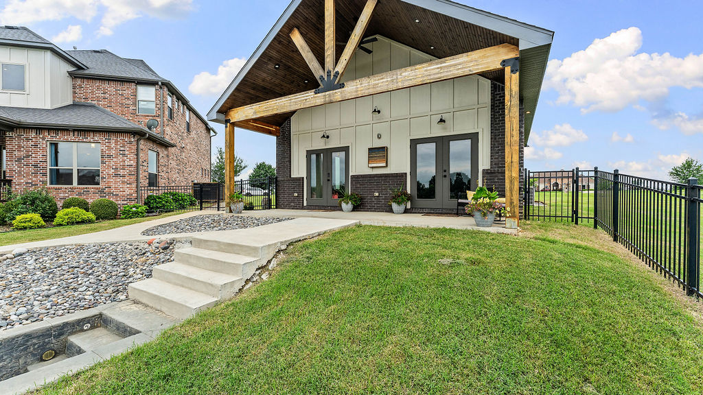 Soaring Hawk Sub Cave Spgs - Residential