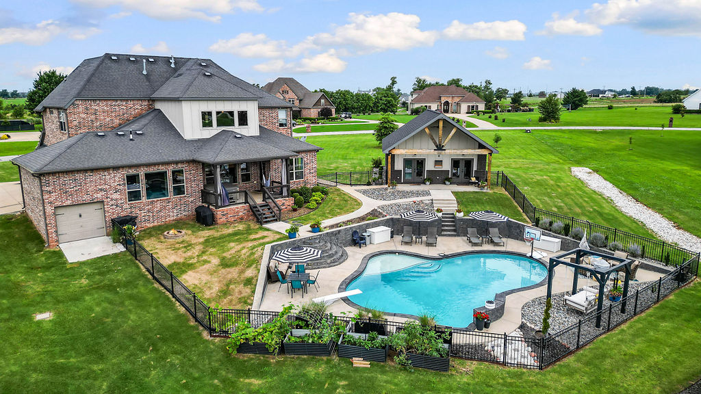 Soaring Hawk Sub Cave Spgs - Residential