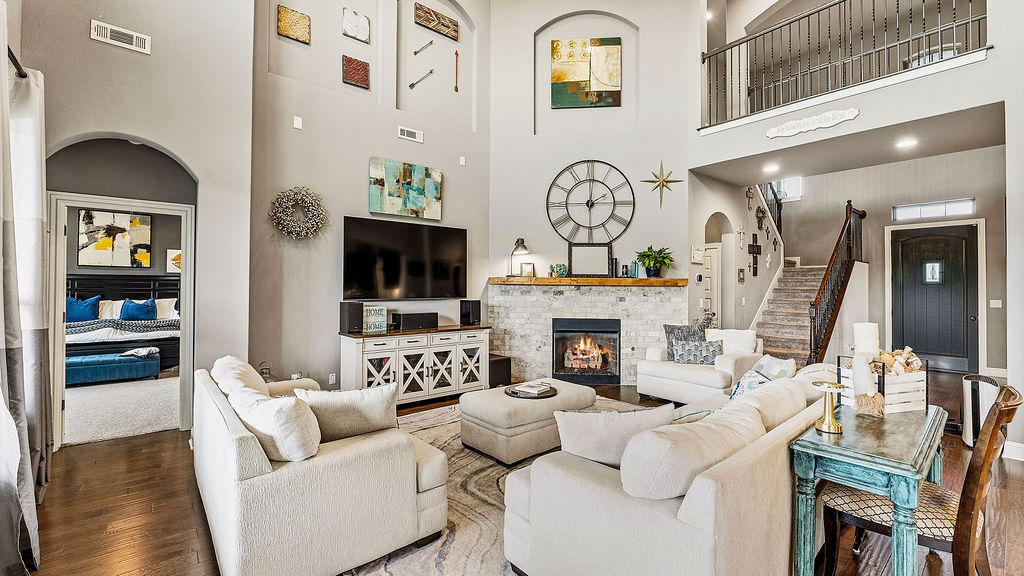 Soaring Hawk Sub Cave Spgs - Residential