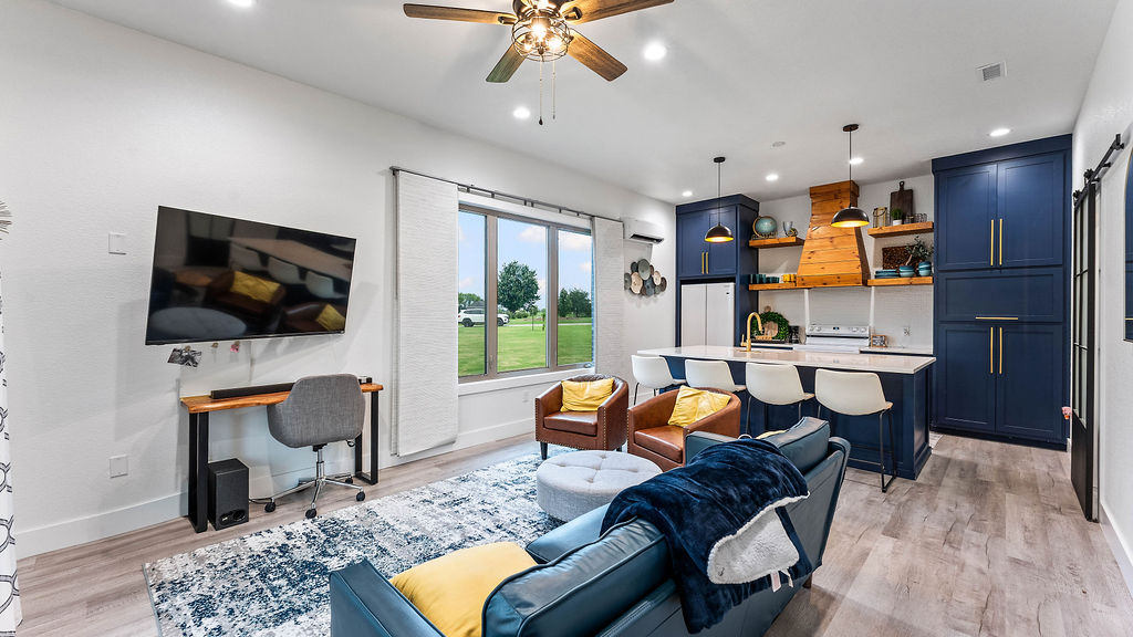 Soaring Hawk Sub Cave Spgs - Residential