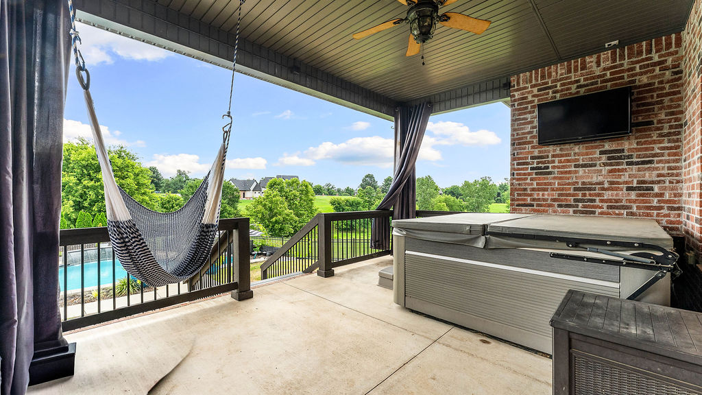 Soaring Hawk Sub Cave Spgs - Residential