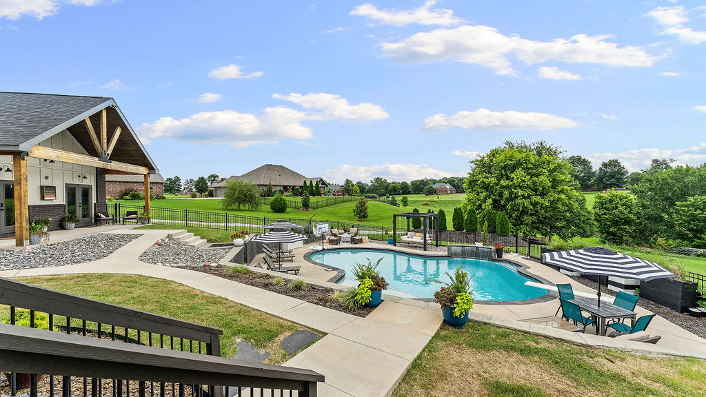 Soaring Hawk Sub Cave Spgs - Residential