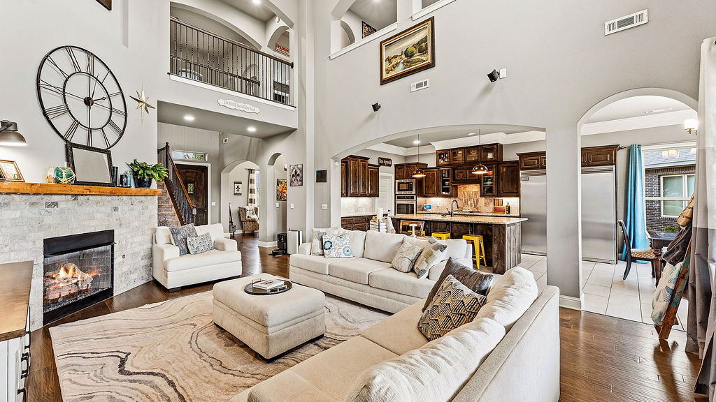 Soaring Hawk Sub Cave Spgs - Residential