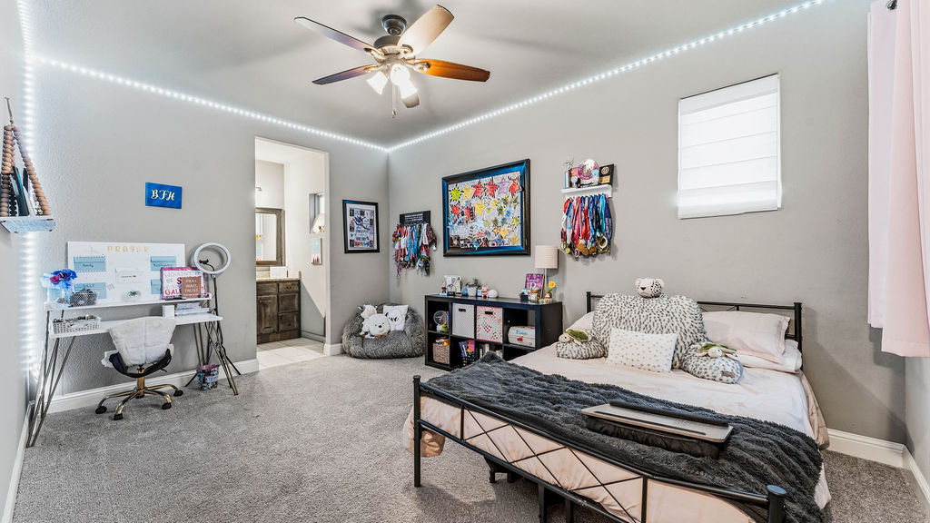 Soaring Hawk Sub Cave Spgs - Residential