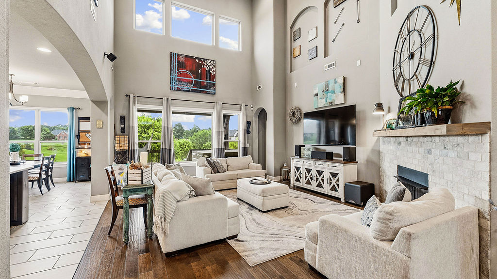 Soaring Hawk Sub Cave Spgs - Residential