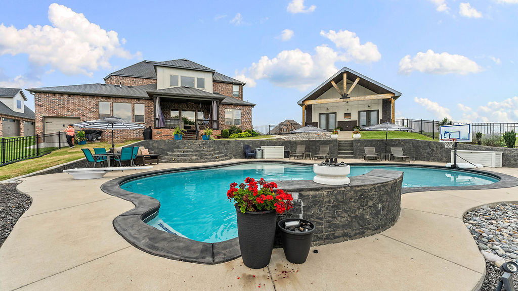 Soaring Hawk Sub Cave Spgs - Residential