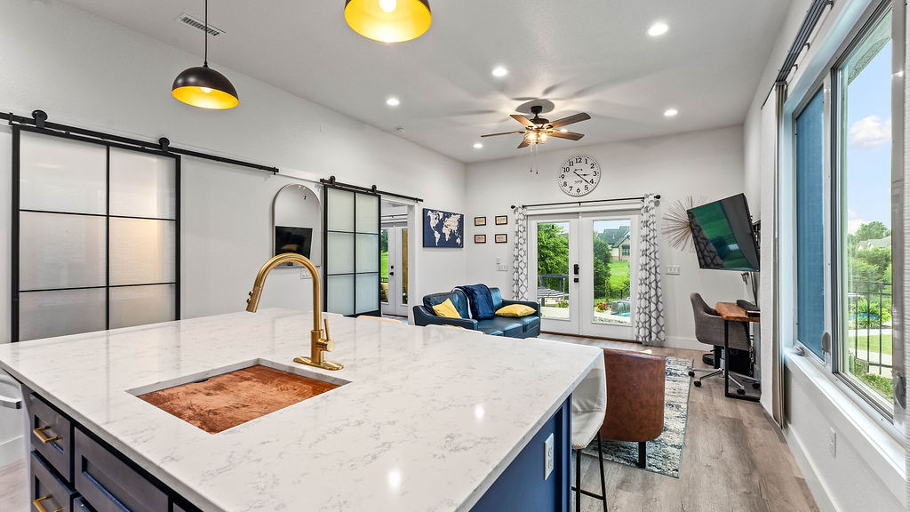 Soaring Hawk Sub Cave Spgs - Residential
