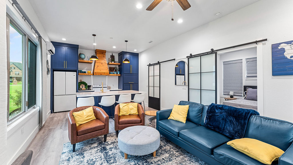 Soaring Hawk Sub Cave Spgs - Residential