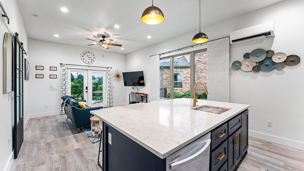 Soaring Hawk Sub Cave Spgs - Residential