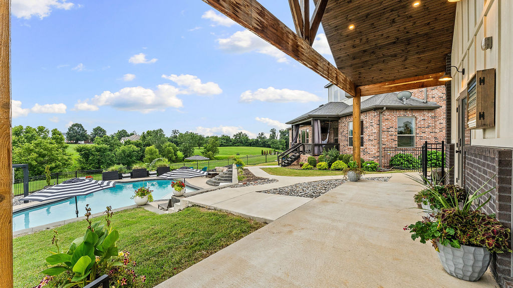 Soaring Hawk Sub Cave Spgs - Residential