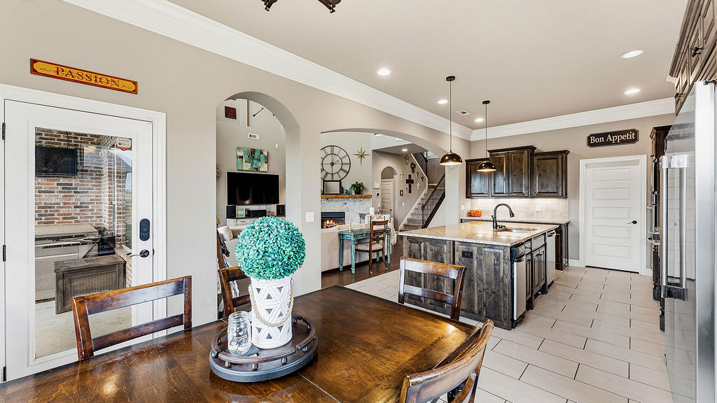 Soaring Hawk Sub Cave Spgs - Residential