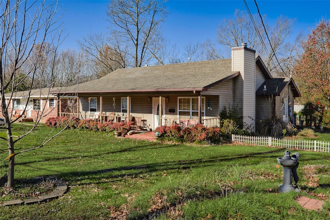 Perfect location and on just over half an acre. Within minutes to Crystal Bridges, Amazeum, 8th street
Market, and downtown Bentonville and all it has to offer. This is the perfect opportunity to get into the
heart of Bentonville. Great potential for rental, Airbnb, build a new home or homes since there is 2 lots. Or
a great home to live within .5/10’s of a mile to the Bentonville square and all it offers!