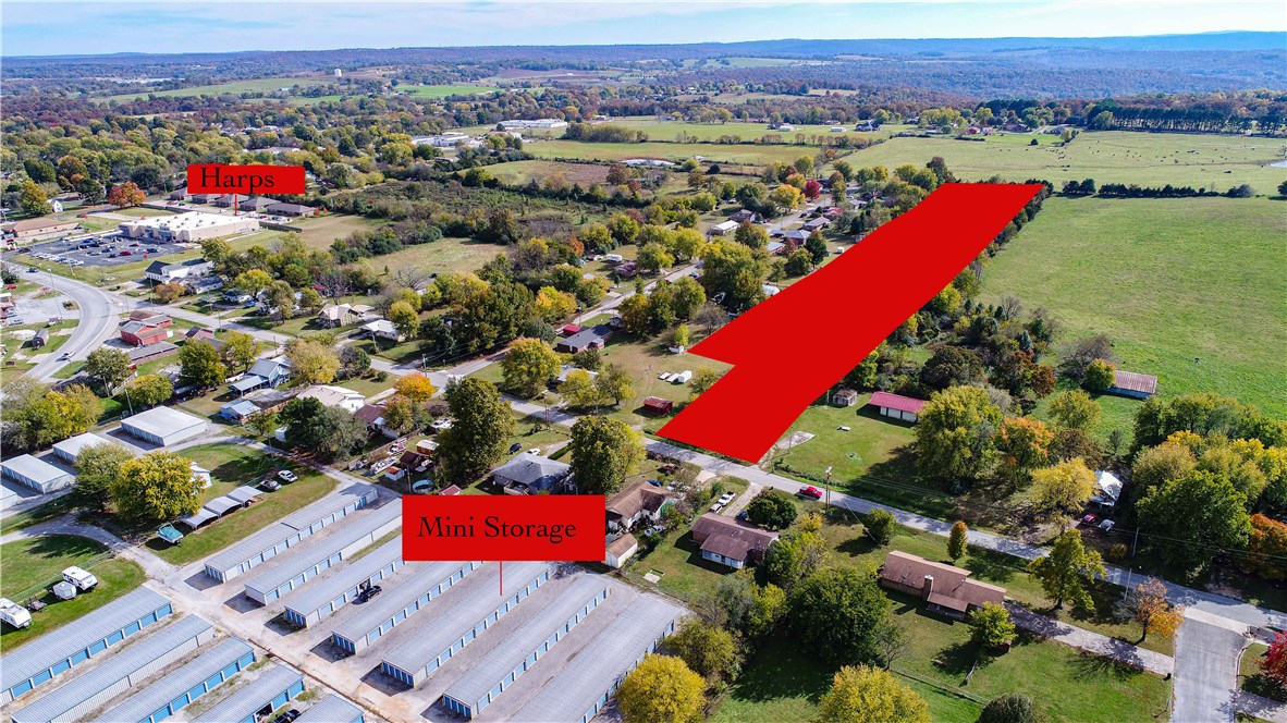 Whether you are looking to build your dream home on a large open space or thinking about a small development project, this property could be yours! Close to the heart of downtown and conveniently located near many of the main businesses within the city limits, this 5 acre property just might be exactly what you've been looking for. Schedule a showing today!