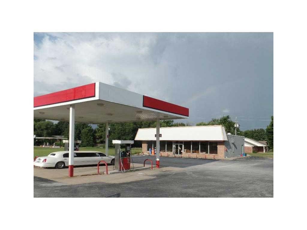 Great location close to JBU and business district. Convenience store, Diesel and Unleaded Fuel. It is not in use at this time.