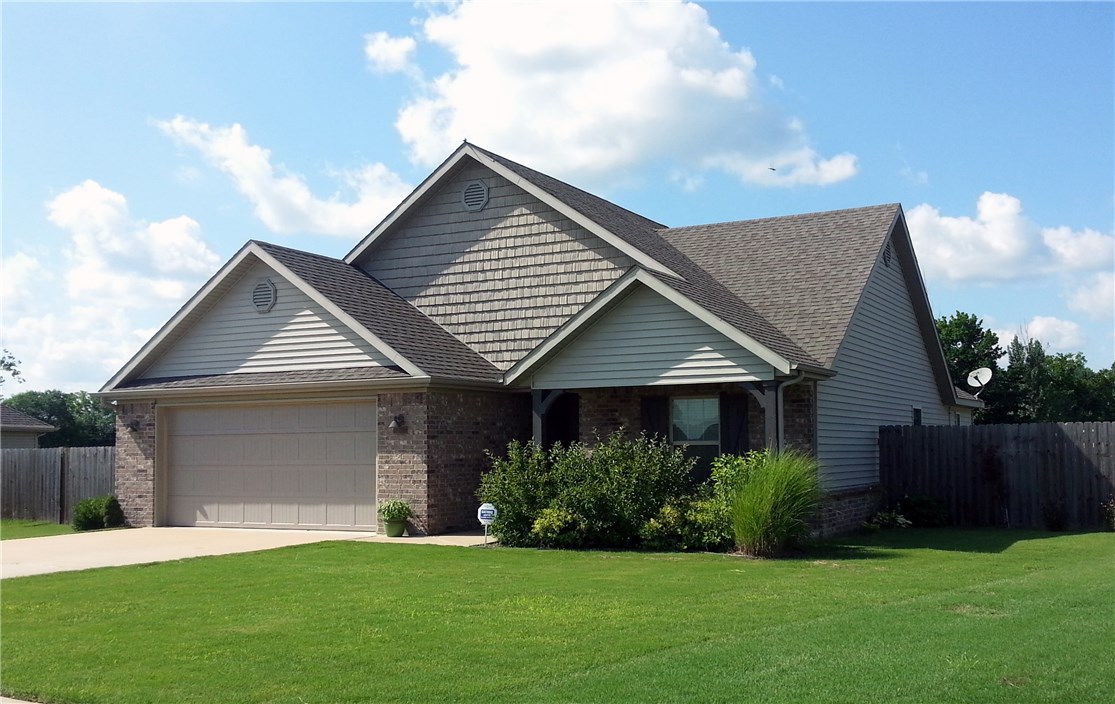 Open floor plan! 3 bed, 2 bath, 2 car garage home in a great neighborhood! Eat-in kitchen with granite counter-tops, beautiful wood floors in the living room, and large walk-in closet in the master! Huge back yard with a privacy fence! Appliances and blinds convey! Only a 4 minute drive to Prairie Grove schools (new high school and gym!) and a 5 minutes drive to the new Walmart Market! Prairie Grove offers a great family friendly community with a water-park and skate park! This home is must see!