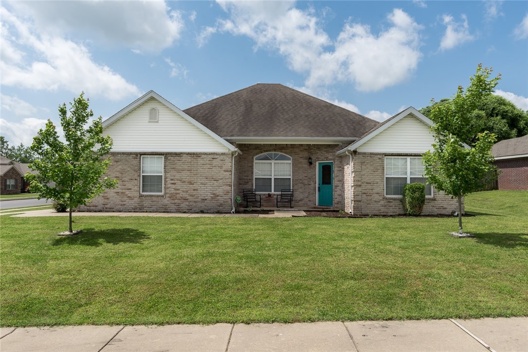 This charming 4 BR, 2 BA with bonus room, split floor plan home offers sculpted wood flooring, ceramic tile & a very open kitchen with tons of cabinet and countertop space! Large master bedroom, master bath has jetted tub, separate vanity sinks, walk-in shower, and large walk-in closet. Bonus room on the upper level can be used for anything you would like!. Enjoy your covered patio and spacious fenced yard.