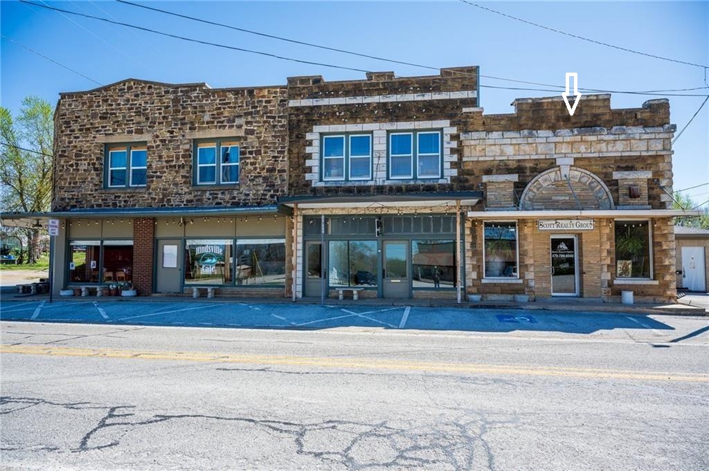 Great office space in the heart of Hindsville. Leased before print