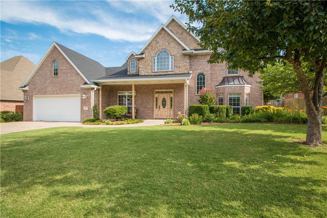Great family home w/prime location in Rogers!  Located near Bellview Elem., Promenade Mall, restaurants, Wal-Mart AMP, Razorback Greenway Trail system & I49!  This home offers over 3,000 sq ft, 4 BR (2 on main), 3 full BA, formal dining rm, spacious living rm & bonus rm!  Other amenities include 2 new walk-in showers, vaulted ceilings, ss appliances, pantry, 2 FP, plumbed for central vac & beautiful views of pool.  Escape into your own private backyard that has an oversized deck, lush landscaping & in ground pool!  New roof, 6” gutters & carpet in 2017!