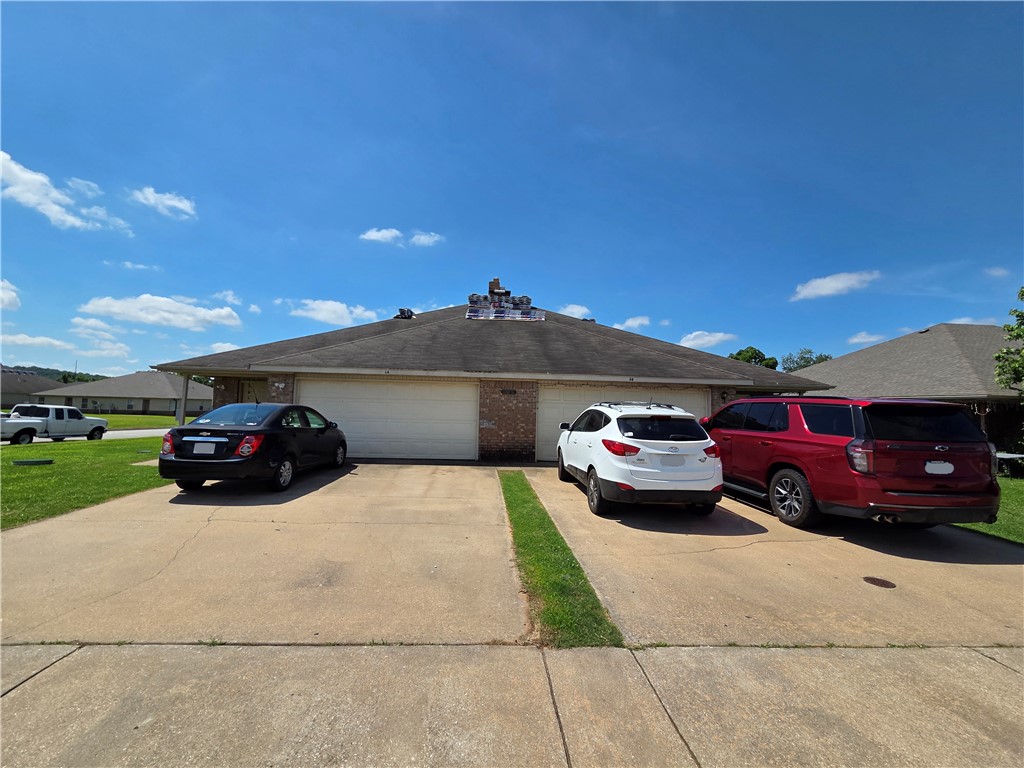 Great invesment opportunity in Springdale, AR! New roof being added now. Each unit is 3 Bedroom and 2 Bathroom with a lare open concept living room, kitchen and dining room. Do not disturb tenants, showing after accepted offer.