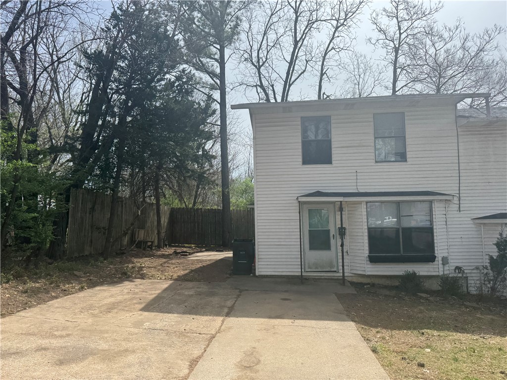 Wilson Park area-Two bedroom one bath duplex. Easy walk to the university of Arkansas or downtown Fayetteville. Close to Wilson park.
New appliances and quartz countertops. Freshly painted.
Parking for four cars. No fence, but owner would put a fence up if needed.

Pictures don’t show new updated appliances