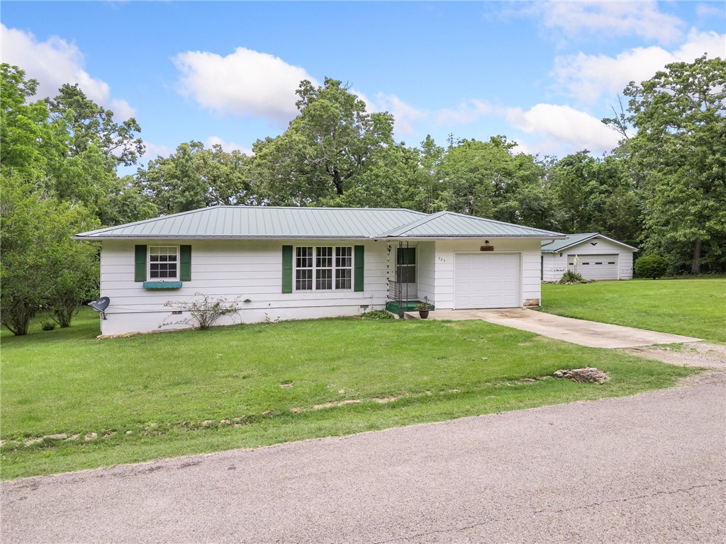 Some homes just feel welcoming the minute you pull up, and this one does just exactly that. Sitting on 2 lots in Diamond City near Bull Shoals Lake, this property offers a comfortable layout, natural light, roomy bedrooms, and a functional kitchen with space to gather. Outside features mature shade trees, a covered back patio, and a detached garage/shop. Plenty of potential to make it your own. full-time home, weekend getaway, or investment opportunity close to lake living and outdoor recreation.
