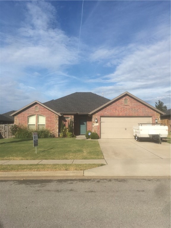 Beautiful well maintained 3 bed / 2 bath home in quiet Bellview Addition. Home was built in 2012 and has only had one owner. Split floor plan. Granite countertop throughout, wood & tile floors throughout. Large bedrooms and walk-in closets. Close to walking trails and Pinnacle. Master bath has his & her closets, double sinks and a separate tub & shower. Great starter home for new families or couples. Don't miss out on this one of kind home.