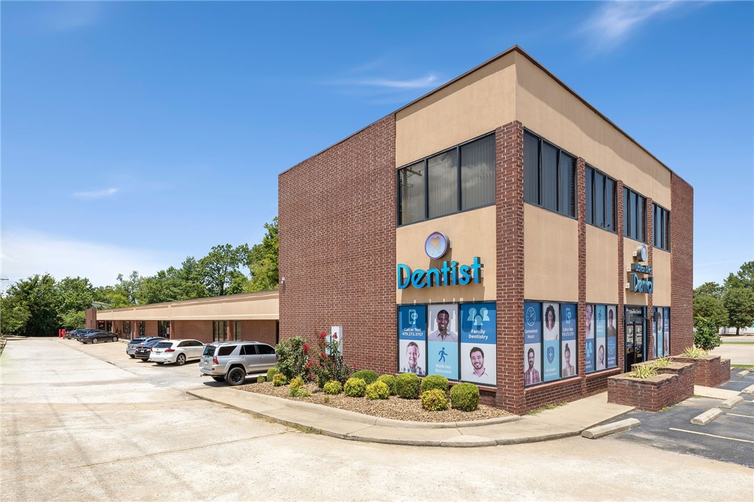 Blocks from Downtown Bentonville. Great Walton Blvd / 2nd St. location close to Walmart Home Office. 30,000 cars per day pass in front of building on Walton Blvd. NNN Lease. Agent Owned. Also listed as MLS #1281031 & #1311361