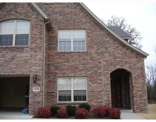 3 bedroom/2.5 bath condo located close to shopping and I-49. Granite, Jacuzzi tub, bonus room upstairs and office downstairs