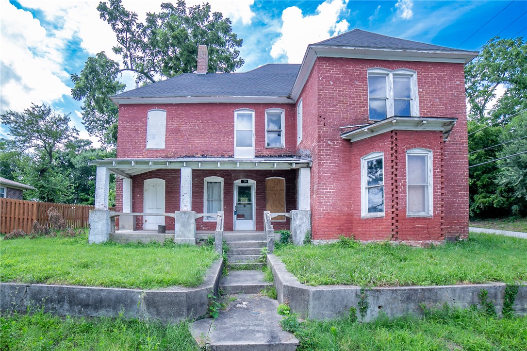 This home is situated in the designated area  for revitalization, including a Walmart coming in close by! 
One block away from Marr’s Mercantile, The Ravington, and City Park. Don’t miss out on a chance at this unique property that can become so much more! This home is also listed on the Arkansas Historic Registry.  Get in on this excellent opportunity in the heart of Centerton while you can.