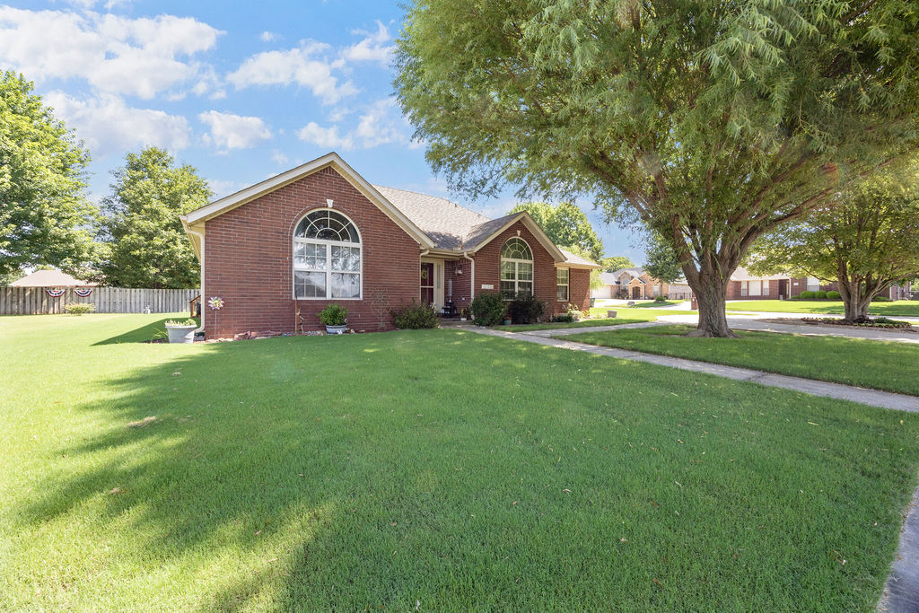 Beautiful home in the Riviera Estates Subdivision! Open living space featuring dramatic vaulted ceilings that create an airy, light-filled atmosphere. Cozy corner fireplace serves as the perfect focal point for the living room, offering a warm and welcoming ambiance for family gatherings or quiet evenings in. Delightful eat-in kitchen offers updated appliances and boasts a practical layout designed for effortless meal prep and entertaining. Split bedroom floorplan with spacious bedrooms. Primary bedroom offers walk-in closet, dual sink vanity, jetted tub and separate shower. Enjoy expansive back deck and patio, perfect to unwind from the day. Wonderful location with easy access to both US-62 and I-49 makes your morning drive a breeze. Nestled in a quiet, established neighborhood, this home is designed for modern living and convenience. Must see this one today!