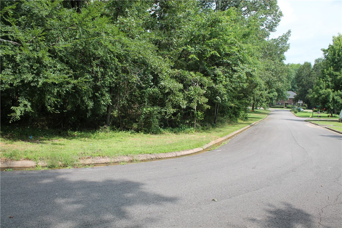 Looking to build in West Russellville? Don't miss this opportunity to owns these two adjoining wooded lots on Craigwood Circle located just off of South Inglewood. Bring your house plans and build your dream home close to shopping and medical facilities all while maintaining your space and privacy. Both lots combined for $55,000!