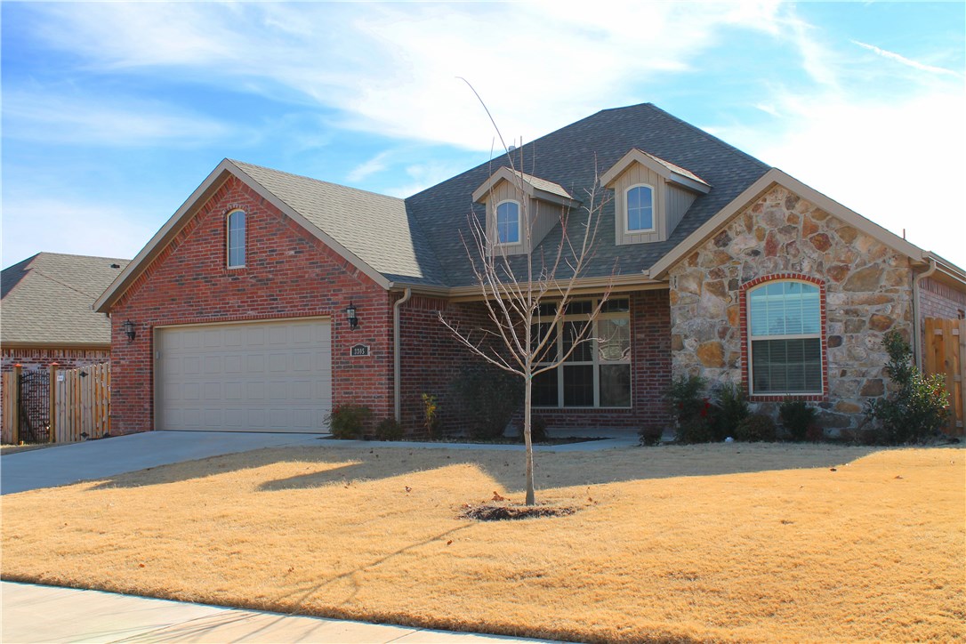 25% referral pd of 1st full months’ rent to any showing agent w/ 1 yr signed lease. 15% referral pd of 1st full months’ rent to any showing agent w/ a signed lease less than 1 yr. Showing agent to: show property, supply attached app w/ fee & referral form