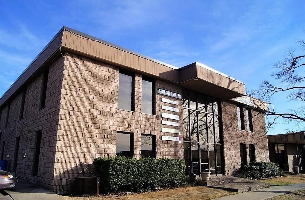 Well established professional office building in the heart of downtown Springdale. Convenient to City Hall and overlooks new Walter Turnbow Park and Greenway Bike Trail. 210 sqft office space available. Common area, restrooms, and 2 story atrium / lobby. Includes utilities and janitorial. Tenant pays phone / internet. Plenty of parking for clients.