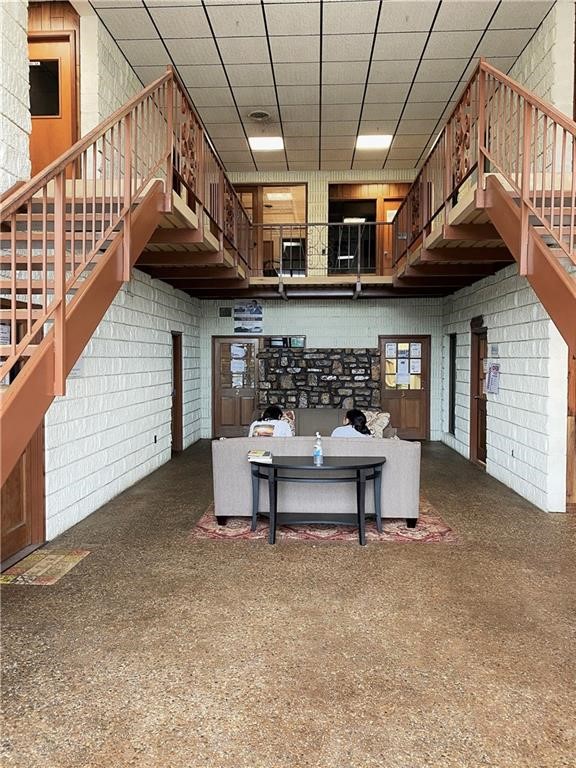 Holcombs First Rep - Commercial Lease