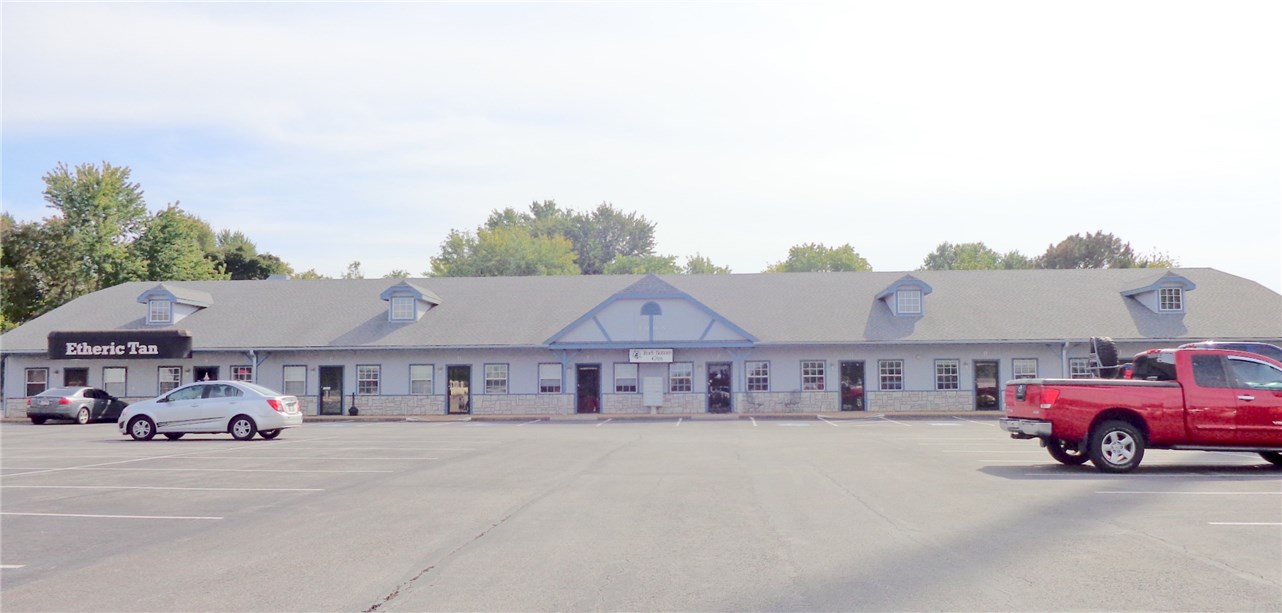 Office space for lease, close proximity of Walmart Home Office and downtown Bentonville. TI allowance is negotiable.