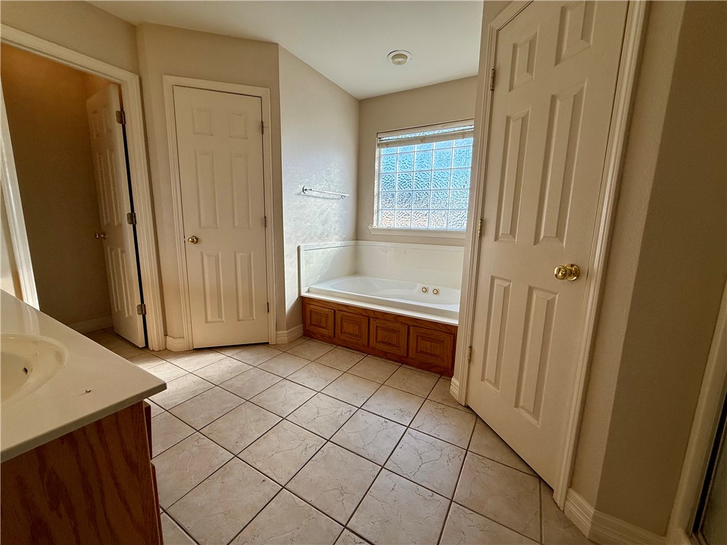 Tunbridge Wells Sub Bentonville - Residential Lease