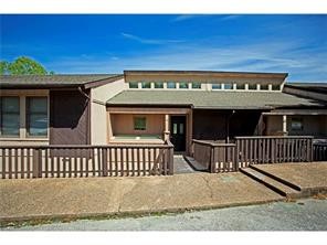This 2 bed 1.5 bath townhouse has a beautiful golf course view right from the back deck and was remodeled in 2017, just a 4 minute drive to the Bella Vista Country Club and Tanyard Creek Nature Trail. This one won't last long!!