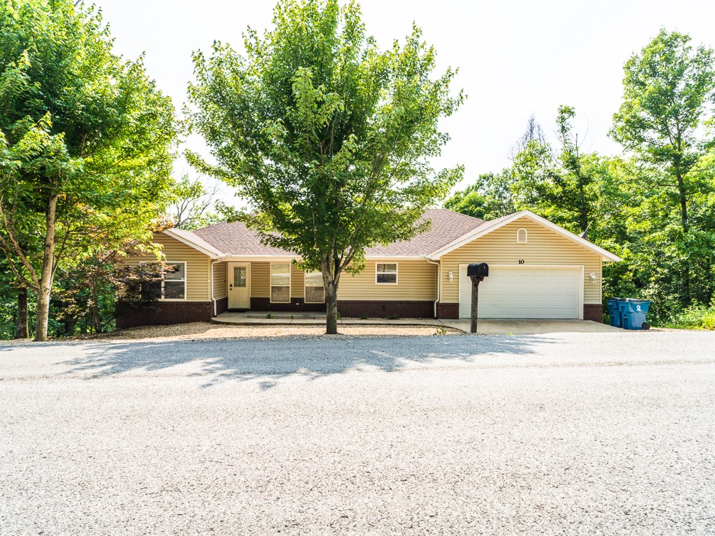 A lovely 3 bedroom, 2 bath, 2 car garage home- secluded and close to all the Bella Vista amenities- Biking trails, lakes, club house & pools to enjoy. This house features carpet and tile through out, eat in kitchen with all Appliances + Washer/ Dryer. Split floor plan, gas fireplace to enjoy, Large Master with stand up shower/ jacuzzi, double doors leading to back deck. Shed in back/ basement for XX storage. 1 pet negotiable with increased deposit.