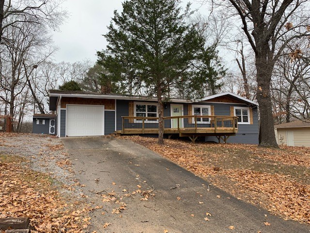 Beautiful newly renovated Bella Vista home with lots of special touches, ONLY small dogs/cats will be considered. Kitchen is open to living area and includes Maytag appliances. Check out the gorgeously unique tile work in kitchen, baths and laundry. Hotel like bathrooms with lighted mirrors. Enjoy the private backyard from the screened in porch. Huge laundry room and enclosed garage.