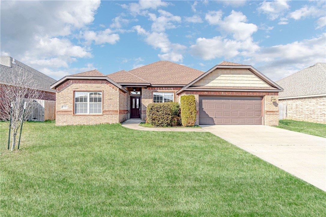 4 bedroom/2 bath quality home in Kensington Hills Subdivision. Amenities throughout this home included granite throughout, separate tub and shower in the master bath, tall ceilings, double crown molding, undermount sink, 2 car garage and much more. Fireplace in the living room makes for a cozy area to relax.