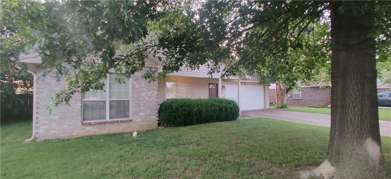 move in as early as 16 days 
after signed leased", this property Features: Kitchen & Appliances: New granite kitchen counter and new stainless steel stove and refrigerator installed in 2025. Layout: Split bedroom plan with 3 bedrooms and 2 full baths. Living Area: Spacious living room with vaulted ceilings, a fireplace, and modern can lights. Convenience: Washer and dryer provided. Exterior: Fenced-in backyard, 2-car garage. Leasing Information: Smoking Policy: No interior smoking allowed. Ownership: Arkansas Licensed Real Estate Broker Owned. Pets: Pets are considered (maximum 2 pets) with dog breed restrictions. There is a $400 non-refundable pet fee per pet, plus $25/month per pet. Application: A $35 application fee per adult applies. A minimum credit score of 650 for all adult applicants is required.