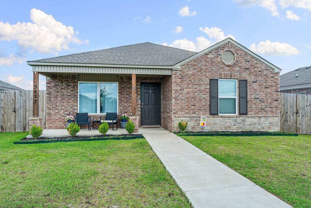 Only 2 years old and built for the way you actually live. This sharp 3-bed, 2-bath home in Springdale delivers 1,353 sq ft of smart, modern design without the headaches of older homes. Luxury vinyl plank flows through the living room, kitchen, and dining area- durable, gorgeous, and zero compromise. The kitchen anchors the home with granite countertops that buyers twice this price point are still waiting on. The backyard is fully fenced, move-in ready for whatever you want to throw at it. New construction quality. Established neighborhood feel. That combination is rare, and buyers know it. Homes like this don't sit, they go fast and they go to whoever moves first. If you've been waiting for the right one, this is your sign. Schedule your private showing today before someone else beats you to it.