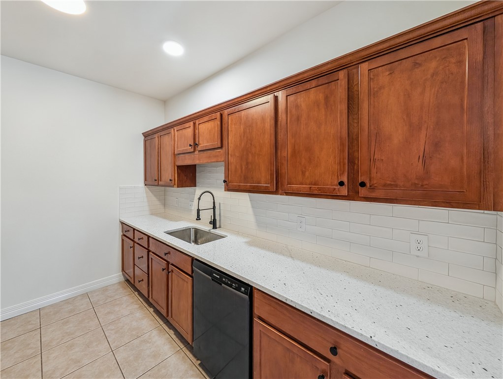 Homes At Oakmont Horizontal Prop Rogers - Residential Lease