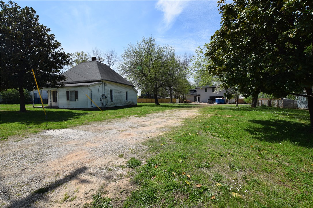 LOCATION! Downtown Bentonville! .13 acres! Walking distance to the Momentary Museum! Adjacent to MARKET DISTRICT. Zoned RC-2 and is ready for Construction! Alley Easement at Rear of Lot and No House to Tear Down. Easy Walk to the Square & Arts District as well as right ACROSS THE STREET FROM THE MARKET DISTRICT. This is a prime Location as Bentonville continues to grow downtown!